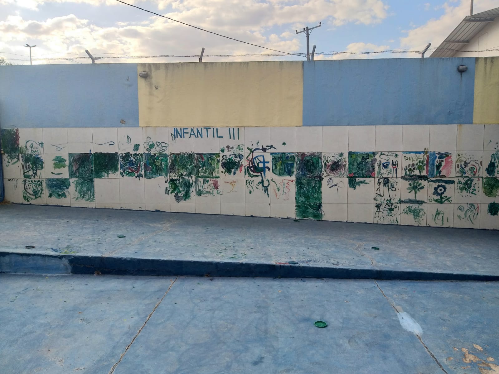 Pintura na parede M�e da Santa Esperan�a