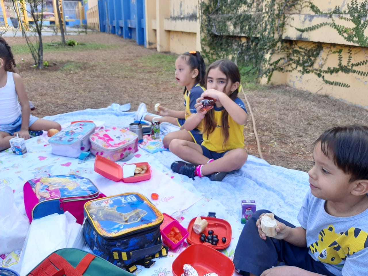 Hora do piquenique M�e da Santa Esperan�a