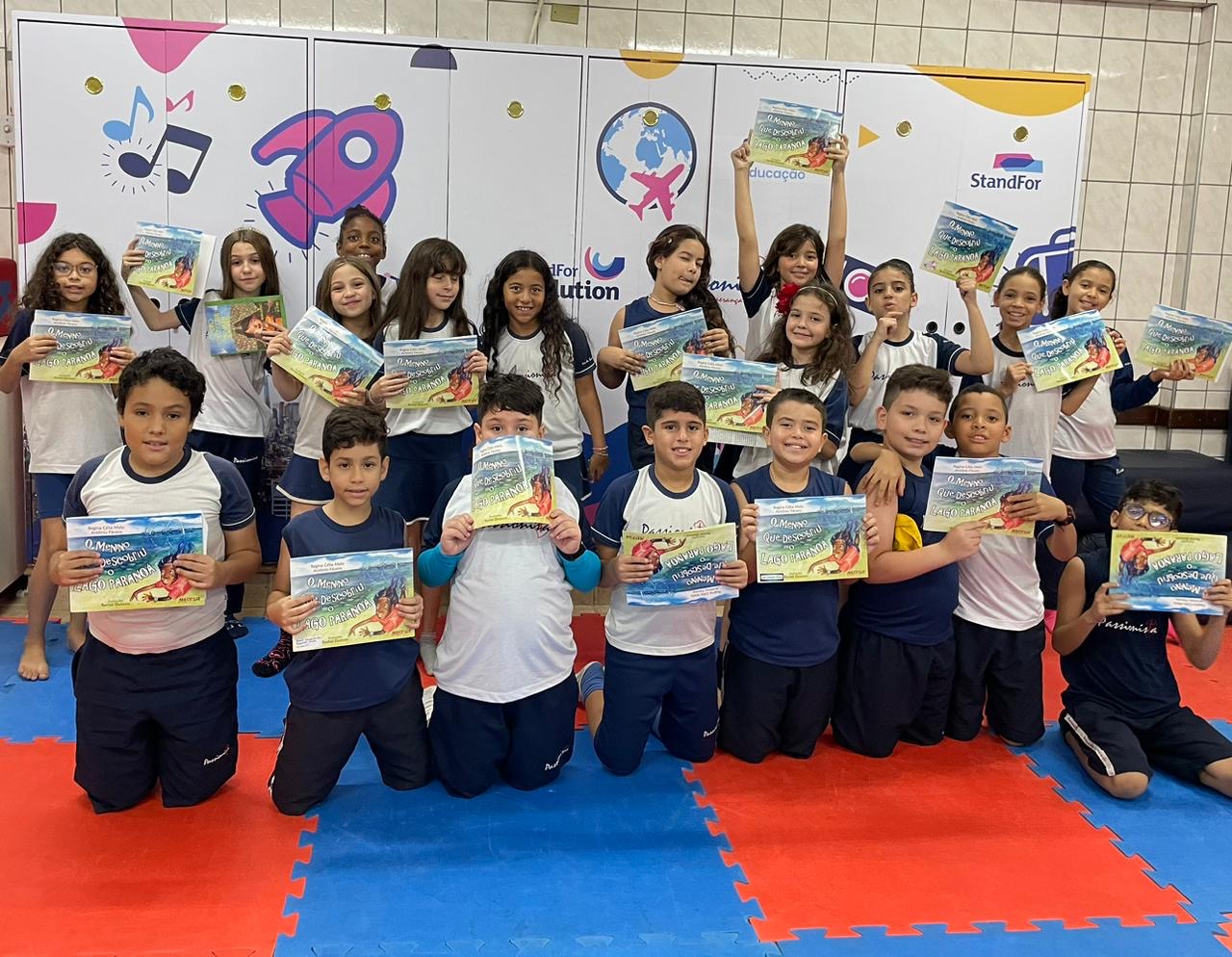 O menino Renato no Lago Parano� M�e da Santa Esperan�a