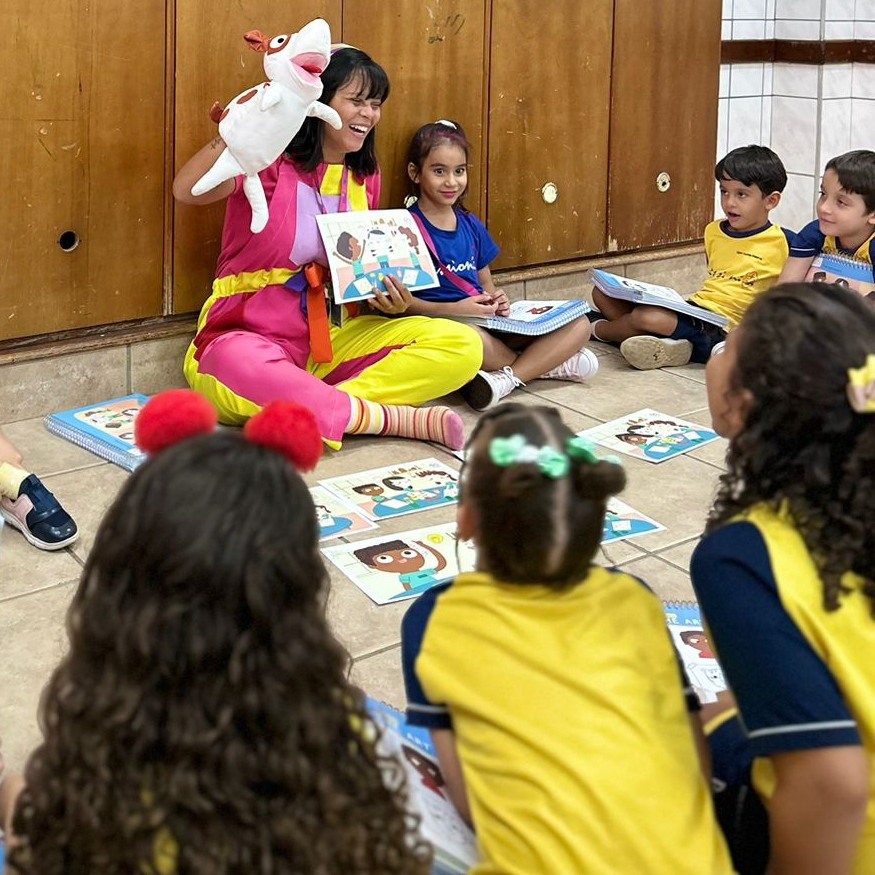 Story Time with Moo M�e da Santa Esperan�a