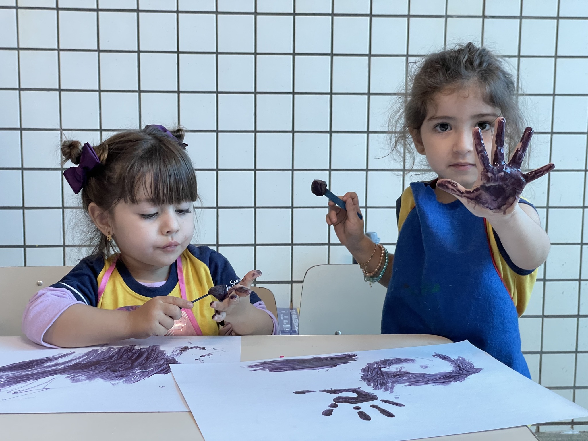 Explorando o universo das cores! M�e da Santa Esperan�a